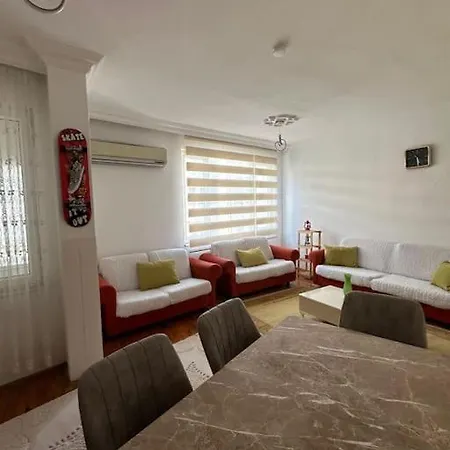 Merkezde Genis Daire-large In Center Apartamento